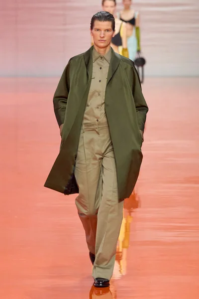 Look 50